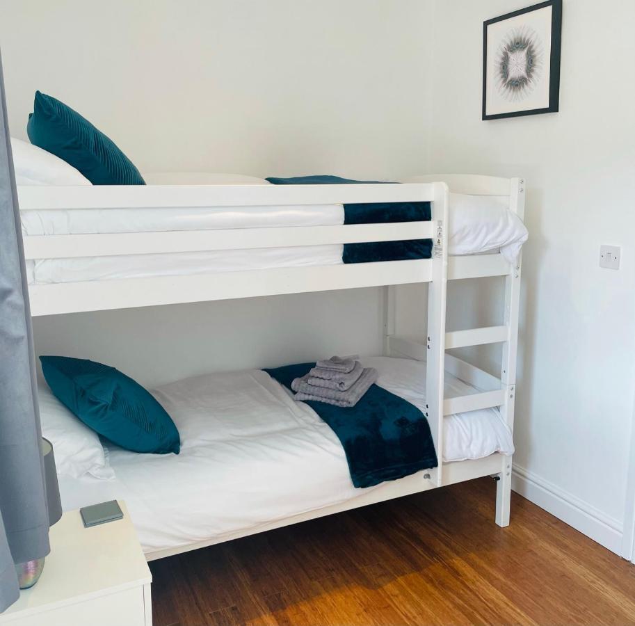 Sunny Corner, Padstow. Spacious 3 Bedrooms, 2.5 Bathrooms, Parking, Garden. Luaran gambar
