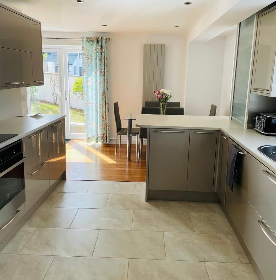 Sunny Corner, Padstow. Spacious 3 Bedrooms, 2.5 Bathrooms, Parking, Garden. Luaran gambar